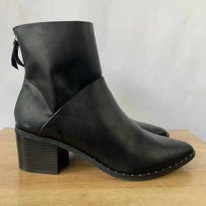Like New! Pointed Black Boot with Studs